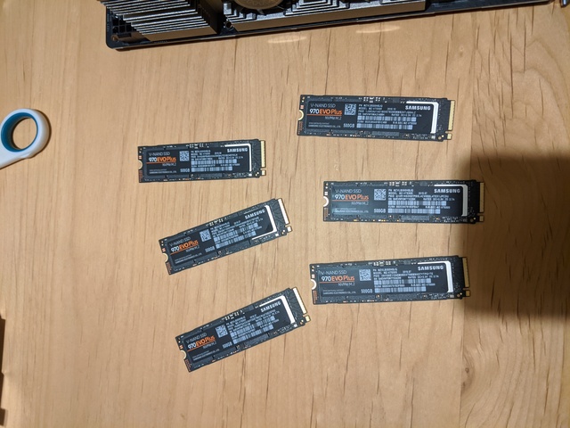 NVMe SSD 6本